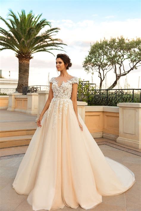 40 Dream Wedding Gowns For Every Bride In 2019 Cream Wedding Dresses