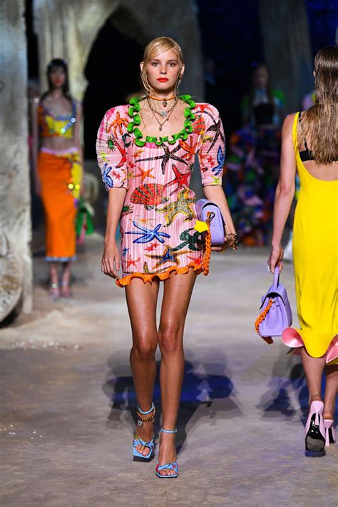 Versace Spring 2021 Collection Runway Milan Fashion Week Mfw Tom