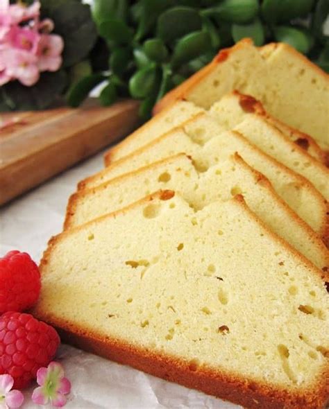 It's pretty much made the same way as a poundcake with the same basic ingredients but with heavy whipping cream instead of milk. HEAVY WHIPPING CREAM POUND CAKE (With images) | Indulgent food, Dessert recipes, Delicious desserts