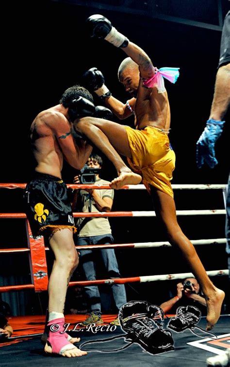Flying Knee Muay Thai Muay Thai Kickboxing Martial Arts
