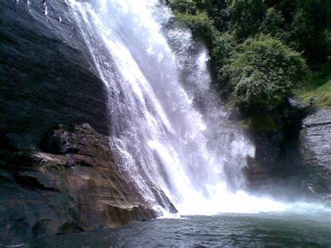 Vazhvanthol Waterfall In Thiruvananthapuram Tourist Center Avalshe98
