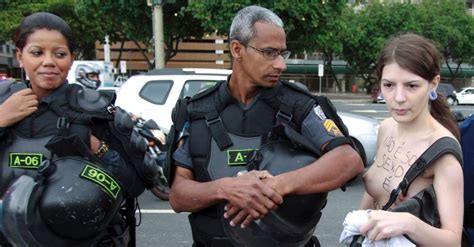 Sábado, 20 de marzo de 2021. Marcha das Vadias reúne mulheres e homens na zona sul do ...