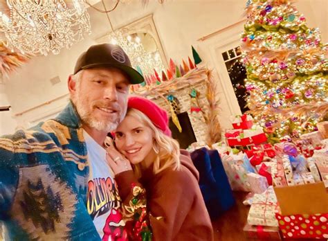 Jessica Simpson Shows Off 100lb Weight Loss In Christmas Pajamas Photo 4511960 Celebrity