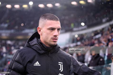 Okulunda, futbol branşını seçerek spor hayatına ilk adımlarını atmış oldu. Ceren adlı kullanıcının Merih Demiral panosundaki Pin