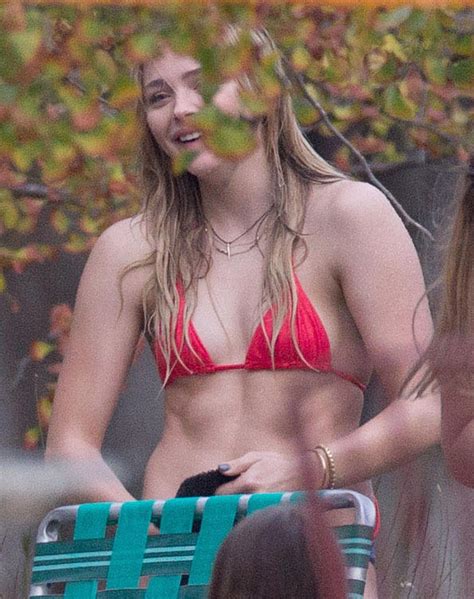 Asian Babes Chloë Grace Moretz Bikini Pics in the Movie Set