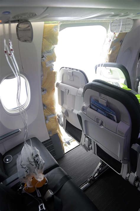 Alaska Airlines Plane Passenger Recalls ‘terrifying Moment During Mid