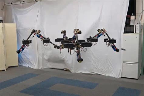 Un Robot Araignée Volant Pour Hanter Vos Pires Cauchemars