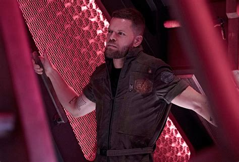 The Expanse The Churn Dives Into Amos Burtons Past In Baltimore