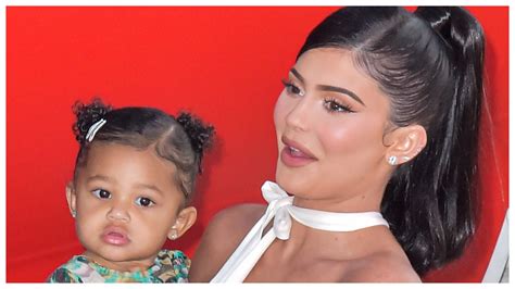 kylie jenner s daughter stormi webster sings rise and shine in new clip
