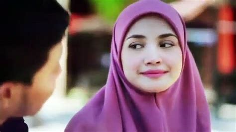 Living with her cunning and malicious stepmother, puan sri mawar, and her stepsister, puteri, a vile and hateful yet gullible person, medina has to endure endless verbal abuse and unjust treatment. Hero Seorang Cinderella 2017 Fulll Episod 1-16 - video ...