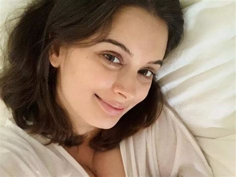 Evelyn Sharma Reacts To Those Trolling Her For Breastfeeding Pictures Says It Is A Natural