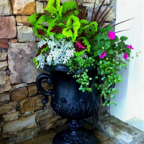 35 Wonderful Front Door Flower Pots To Increase Your Home Beauty