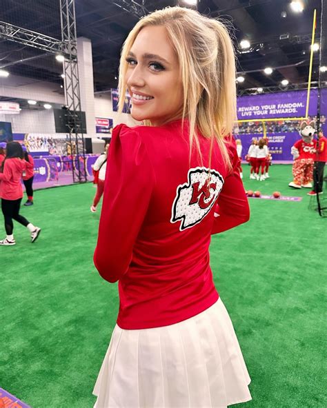 Maggie Sajak Flaunts Bare Legs In Cheerleader Outfit While On Major