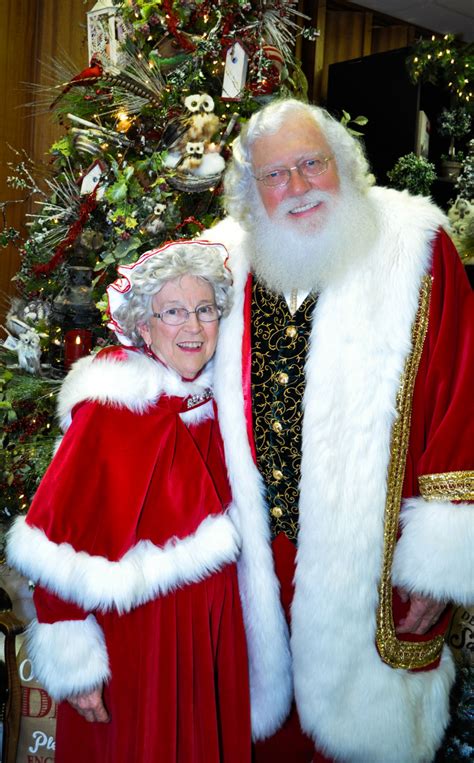 The exact date and month of mrs. Being Santa and Mrs. Claus | Sova Living | godanriver.com