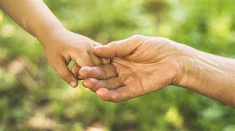 Old Grandpa And Young Grandson Handshake Foto E Immagini Stock Istock