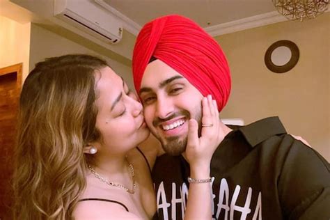 Neha Kakkar Showers Rohanpreet Singh With Kisses And Hugs On His 28th Birthday Pics News18