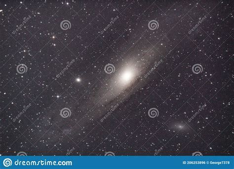 Het Andromeda Sterrenstelsel M31 Gezien Door Een Kleine Telescoop Stock