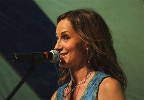 Country Western Singer Chely Wright Sings To A Group Of Soldiers From