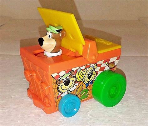 Hanna Barbera Yogi Bear Picnic Basket Plastic Car Cartoon Network Wacky