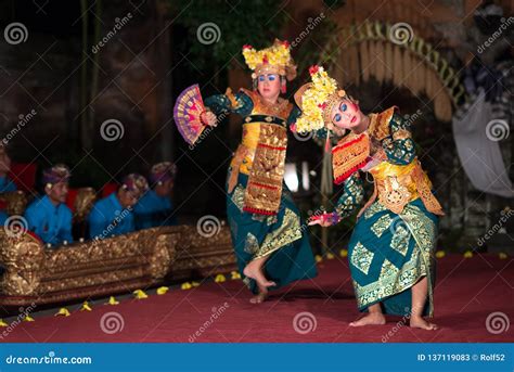 Danse De Barong Dans Bali Photo Stock éditorial Image Du Coloré