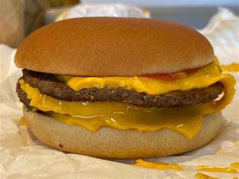 What Comes On A Mcdonalds Triple Cheeseburger