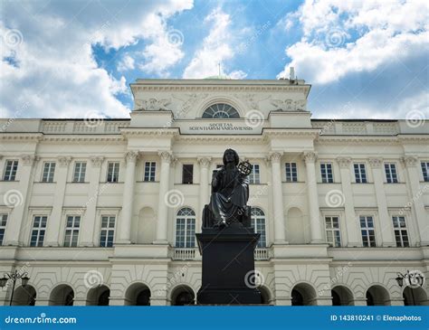Academia De Ci Ncias Polonesa Em Vars Via Foto Editorial Imagem De Monumento Escultura