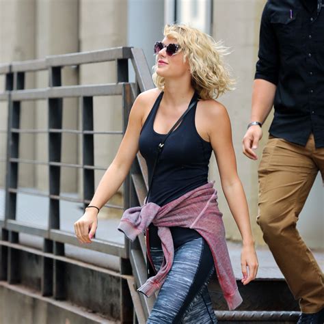 Taylor Swift Steps Out In Workout Gear After Split With Tom Hiddleston