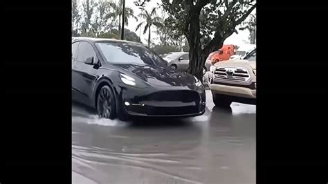 Tesla Model Y Owner Summons His Car Through The Floodwater Video