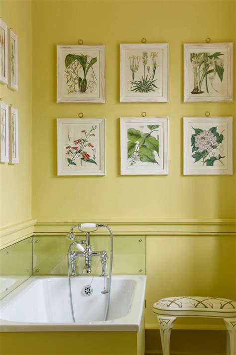 44 Awesome Bathroom Decoration Ideas With Printed Wall Yellow
