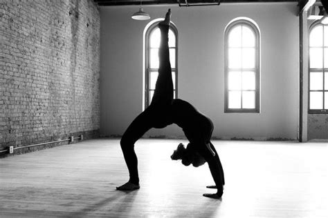 Yoga Poses You Should Do Everyday Before Work Yoga Yoga Posen