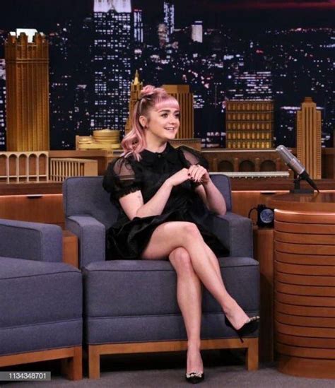 Maisie Williams The Late Show With Jimmy Fallon 04012019 • Celebmafia