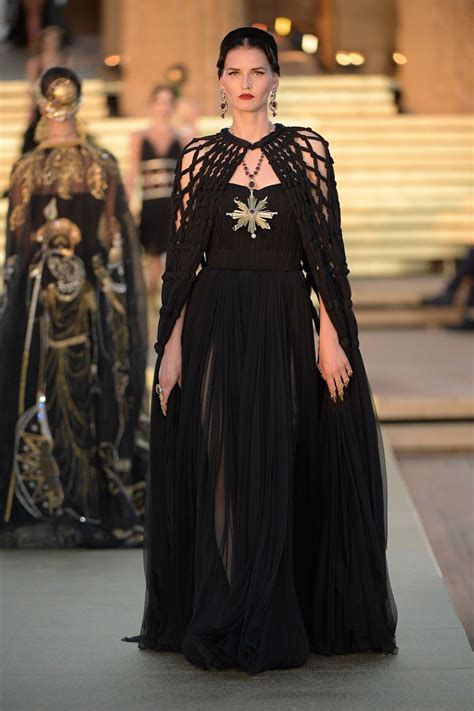 Dolce And Gabbana Haute Couture Automne Hiver 2019 2020 Défilé Vogue