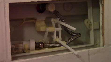 Reparatur Spülkasten Toilette Wasser läuft dauernd nach ...