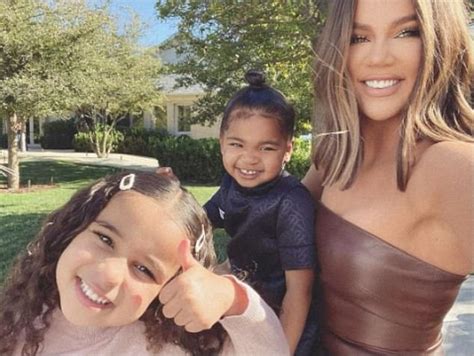 Khloe Kardashian Shares A Lovely Selfie With Dream Babe Of True And Rob On The Last Day Of