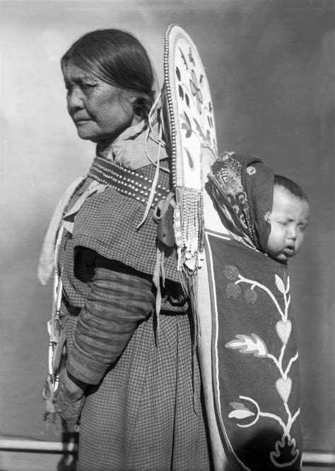 Pin By Dilek Marmara Koşar On Native Women Native American Peoples Native American Women