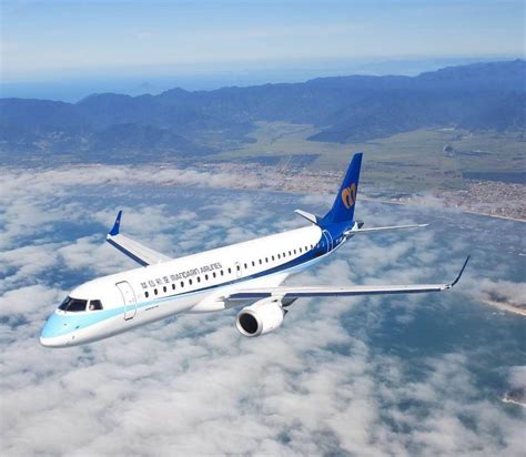 2021 年主要有3個較長（四天以上）的連假，分別是春節放假7天、清明節4天、中秋節4天，其他3天連假有5個 為什麼會有「超長連假」這種顏色？ 官網的圖表沒有這個顏色呀？ 是布萊恩自己加上的嗎？ 清明連假離島管制航線 下周一上午9時開放訂位 - 工商時報