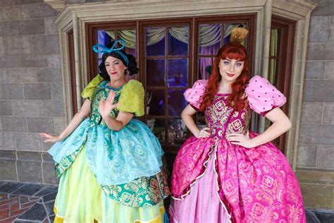 Meet Anastasia And Drizella At Disney World Cinderellas Evil