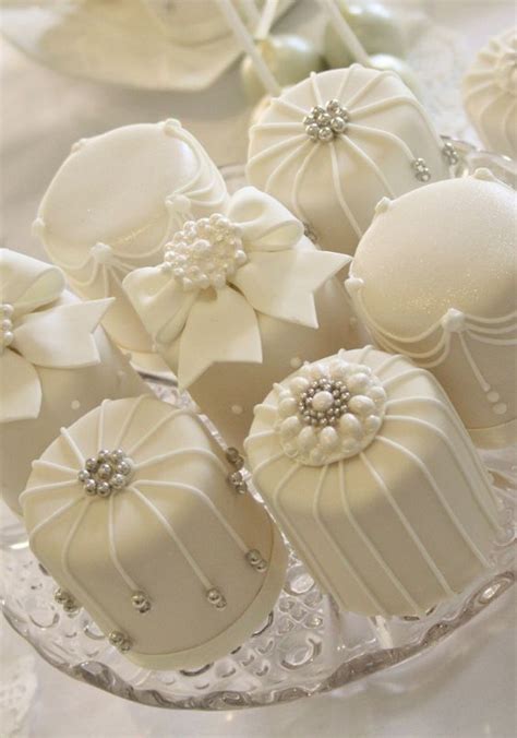 46 Fun And Nontraditional Mini Wedding Cakes Page 2 Chicwedd