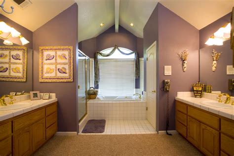 Discover inspiration for your bathroom remodel, including colors, storage, layouts and organization. 20 Beautiful Purple Bathroom Ideas