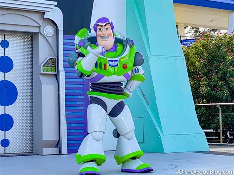 Something Big Is Missing From Buzz Lightyears Space Ranger Spin In
