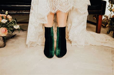 Elegantly Emerald A Modern Take On A Vintage Inspired Wedding Green