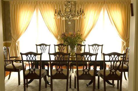 Create your ideal dining room at bassett furniture and always be ready to bring to life the most amazing meals and experiences for your family and friends. Transitional Dining Room - Traditional - Dining Room - New ...