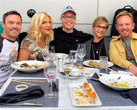 ‘beverly Hills 90210 Cast Shares Photos Videos From Reboot