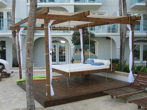 51 Relaxing Outdoor Hanging Beds For Your Home Digsdigs Von Round Porch