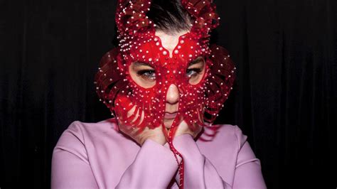 Björk Accuses Film Director Of Sexual Harassment Music Feeds