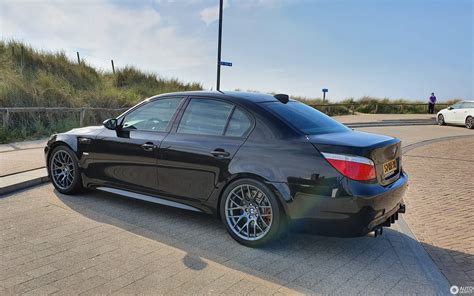 The e60 m5 does not hit 330 kph. BMW M5 E60 2005 - 19 juni 2019 - Autogespot