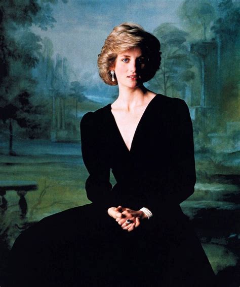 1985 Princess Diana In A Sumptious Formal Portrait With An Italian