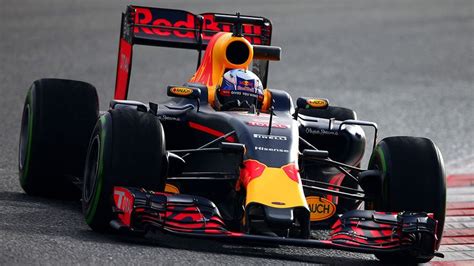 Najlepsze czasy w obu sesjach uzyskał mark webber z red bulla, lecz w tej drugiej deptali mu po piętach zawodnicy mclarena. Red Bull F1 Team News, Standings, Videos - Formula 1