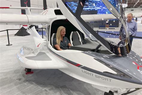 Revamped Detroit auto show now also features new flying tech | AP News