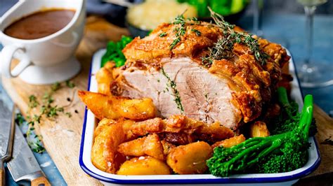 Allow pork to rest uncovered at room temperature for 30 minutes. Roast Pork Dinner + tips for the BEST crackling! - YouTube